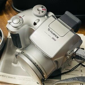 Mint Condition FUJIFILM 3800 Digital Camera with carrying case